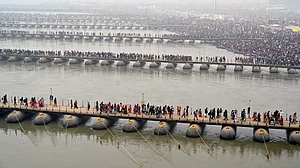 مہا کمبھ میں سردی کا قہر! اسنان کے لئے آئےتین افراد جاں بحق، تین ہزار سے زائد افراد کی بیمار ہونے کی خبر