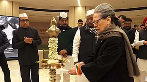 سونیا گاندھی کے ہاتھوں کانگریس کے نئے دفتر کا افتتاح، کھڑگے، راہل گاندھی سمیت دیگر رہنما موجود