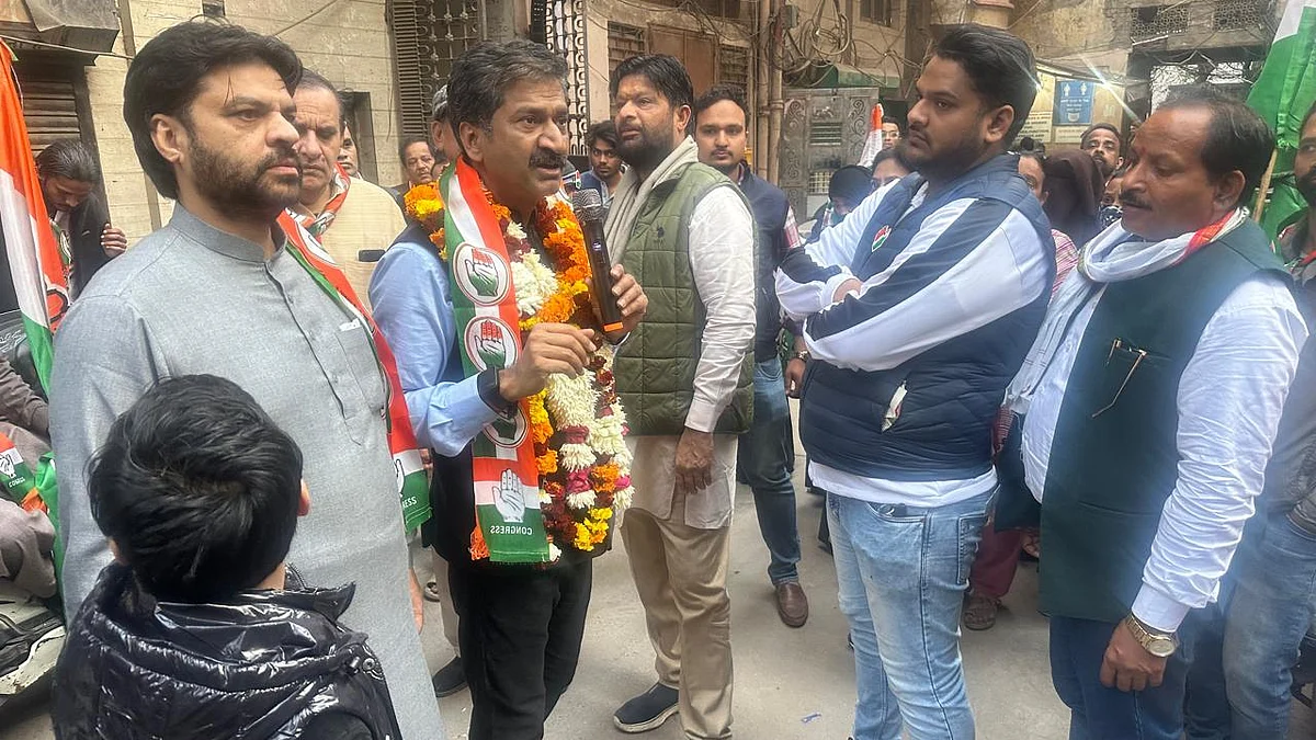 <div class="paragraphs"><p>عوامی رابطہ مہم کے دوران چاندنی چوک سے کانگریس امیدوار مُدت اگروال</p></div>