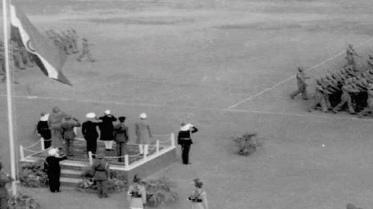 پہلا یوم جمہوریہ اروائن ایمپی تھیٹر میں منایا گیا تھا جس میں تین ہزار فوجیوں نے حصہ لیا تھا