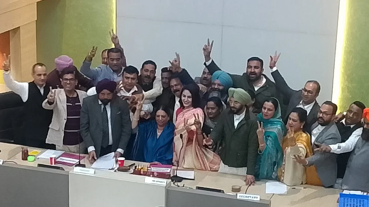 <div class="paragraphs"><p>چنڈی گڑھ میئر انتخاب میں کامیابی کے بعد بی جے پی کونسلر جشن مناتے ہوئے، تصویر سوشل میڈیا</p></div>