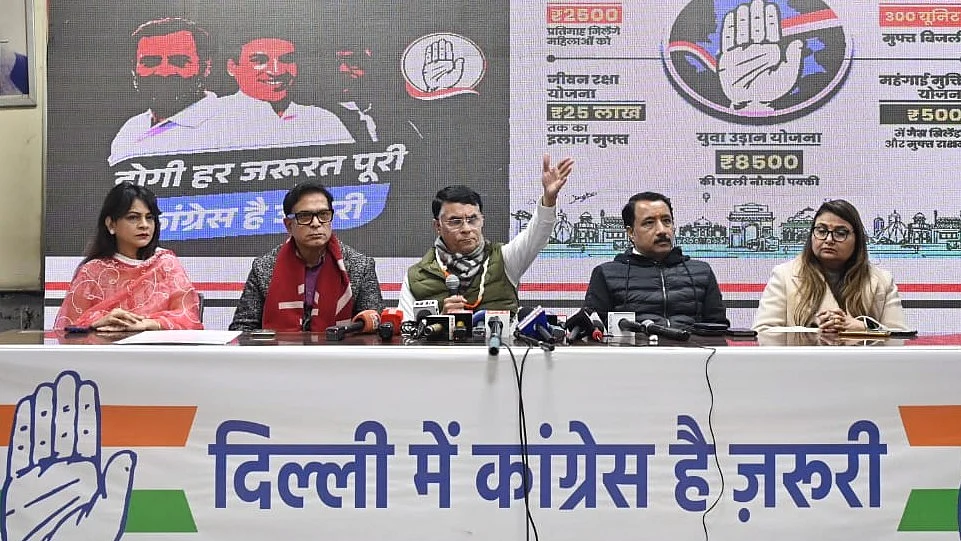 <div class="paragraphs"><p>(بائیں سے دائیں) عاصمہ تسلیم، ابھے دوبے، پون کھیڑا، رشمی سنگھ (دائیں)</p></div>