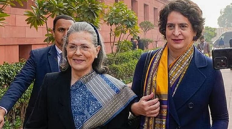 <div class="paragraphs"><p>سونیا گاندھی اور پرینکا گاندھی</p></div>