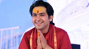 پنڈت دھیریندر شاستری نے پرویش ورما کی حمایت میں جلسہ کیا، بی جے پی نے لیا فرقہ پرستی کا سہارا