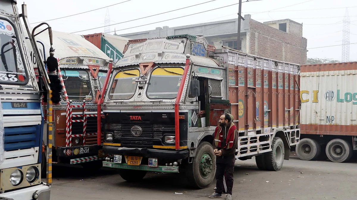 <div class="paragraphs"><p>ٹرکوں کی فائل تصویر / آئی اے این&nbsp;ایس</p></div>