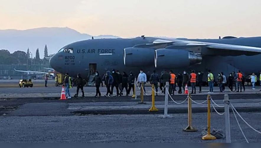 امریکہ سے وطن واپس بھیجے گئے 104 ہندوستانی اب کبھی نہیں جا پائیں گے امریکہ سمیت تقریباً 20 ممالک