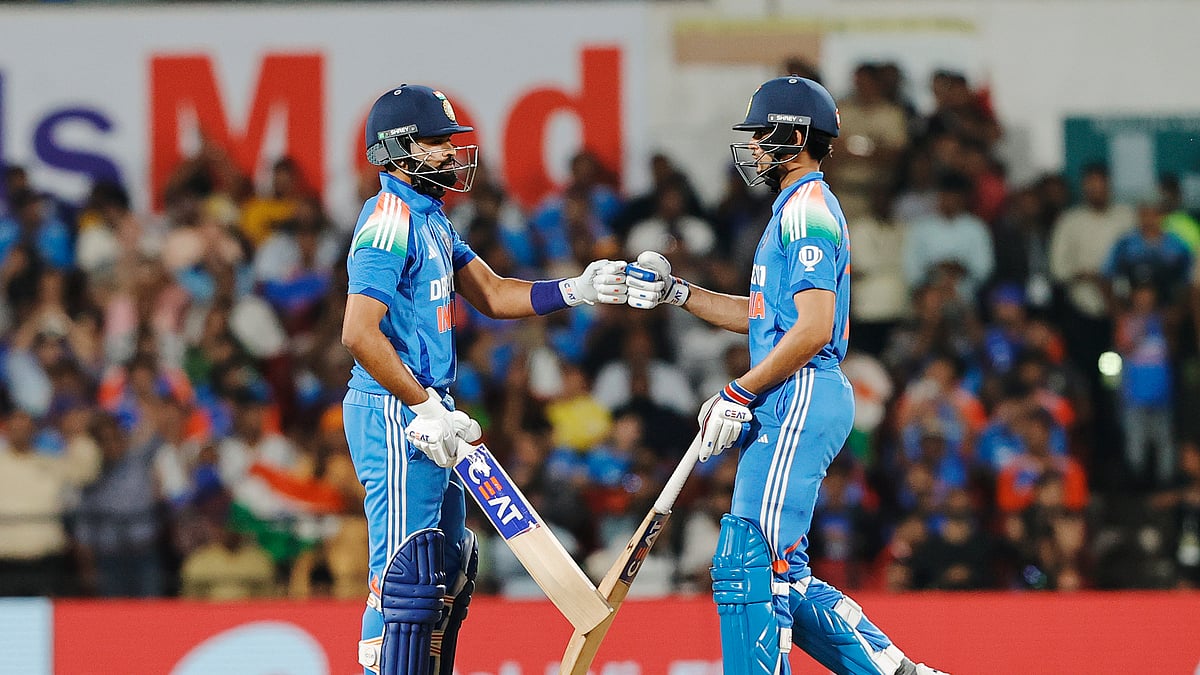 <div class="paragraphs"><p>شبھمن گل اور شریئس ایئر، تصویر&nbsp;<a href="https://x.com/BCCI">@BCCI</a></p></div>