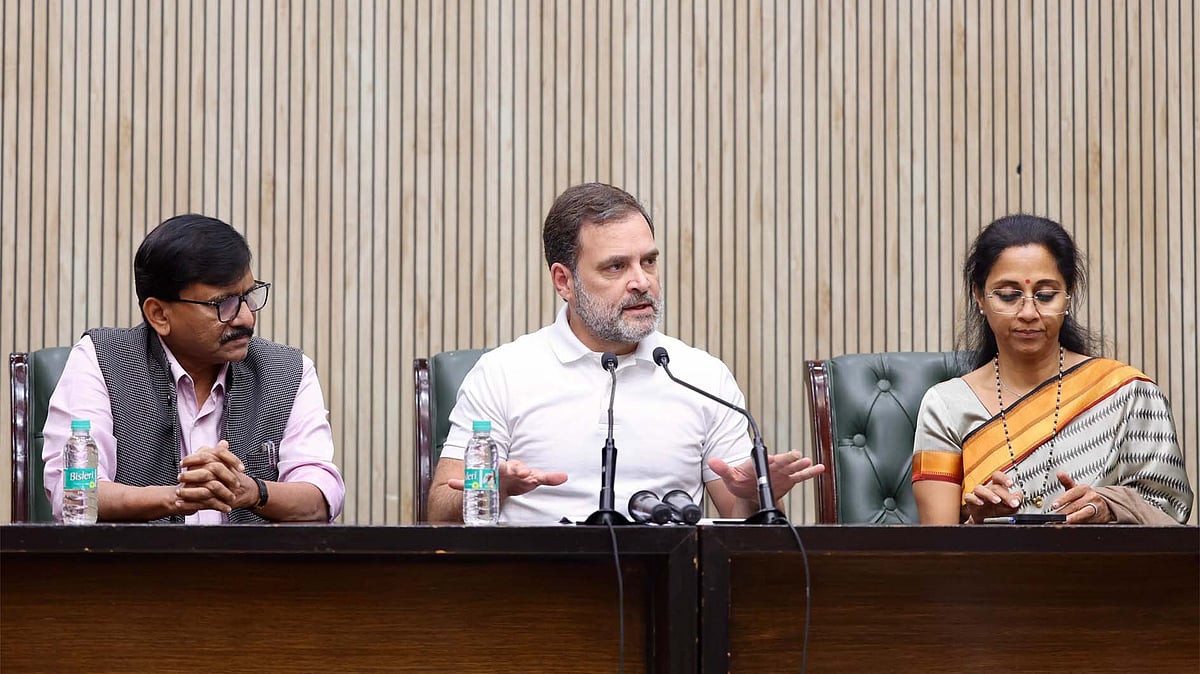 <div class="paragraphs"><p>سپریہ سولے، راہل گاندھی، سنجے راؤت / قومی آواز</p></div>