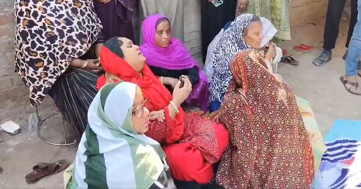 <div class="paragraphs"><p>مہلوک کا اہل خانہ آہ و بقا کرتے ہوئے، ویڈیو گریب</p></div>