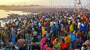 پریاگ راج جانے والی سڑکوں پر شدید ٹریفک جام، انتظامیہ نے 11 اضلاع کے لیے روٹ چارٹ جاری کیے