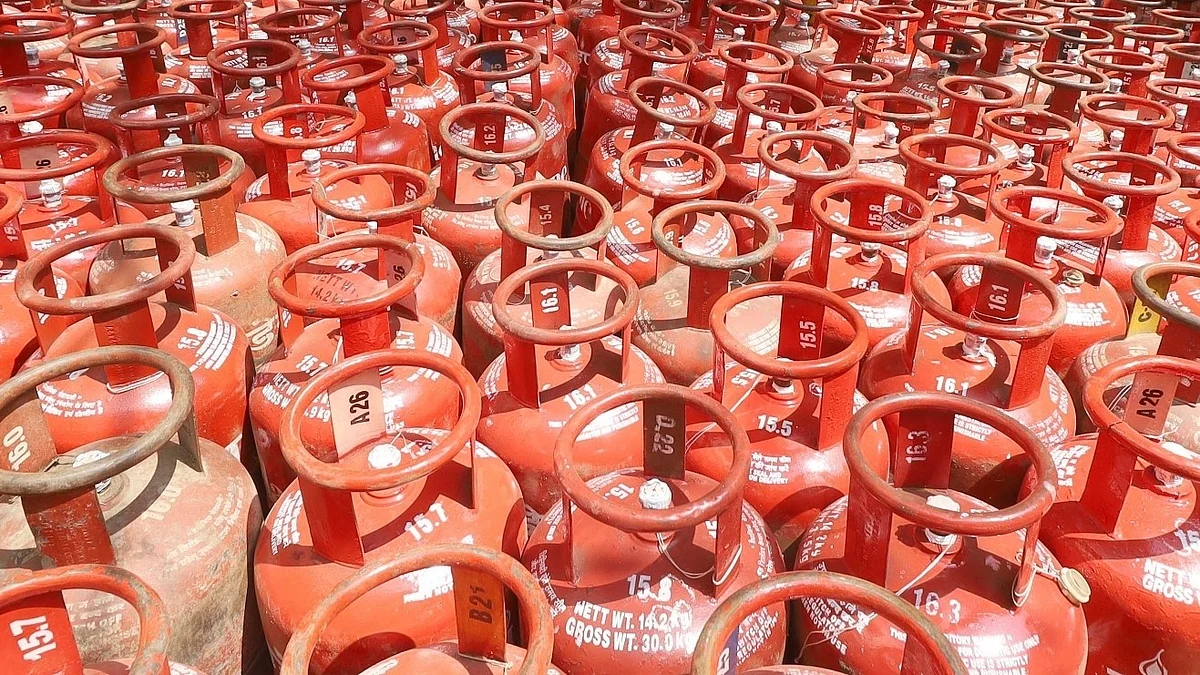 <div class="paragraphs"><p>گیس سلنڈر، تصویر آئی اے این ایس</p></div>