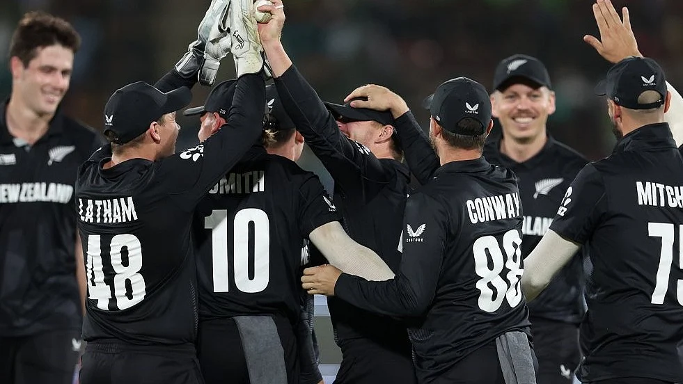 <div class="paragraphs"><p>نیوزی لینڈ ٹیم کے کھلاڑی جیت کا جشن مناتے ہوئے، تصویر <a href="https://x.com/BLACKCAPS">@BLACKCAPS</a></p></div>