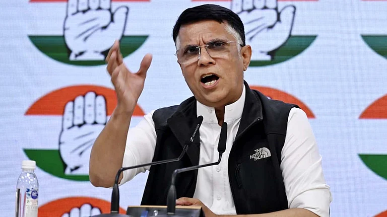 <div class="paragraphs"><p>کانگریس لیڈر پون کھیڑا، تصویر قومی آواز / وپن</p></div>