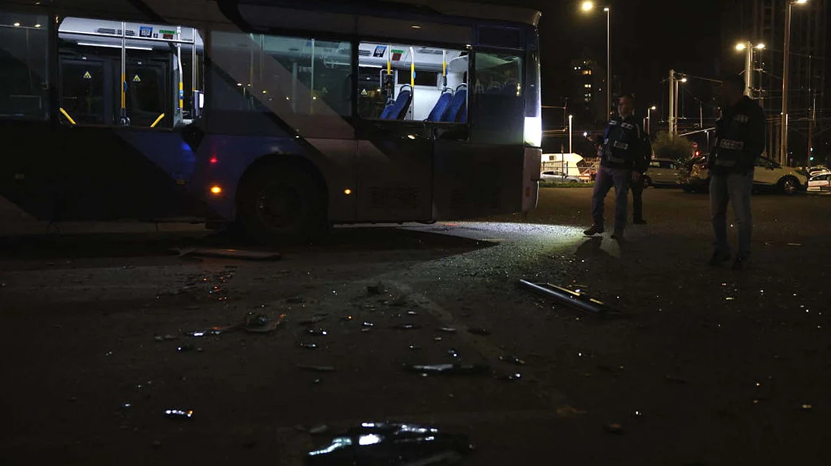 <div class="paragraphs"><p>اسرائیل میں بس دھماکہ کے بعد کا منظر / Getty Images</p></div>