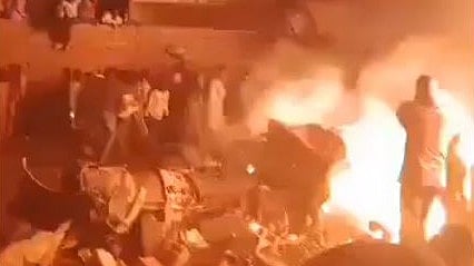 سوڈان میں فوجی طیارہ ایک گھر سے ٹکرایا، حادثہ میں کم از کم 19 افراد کی موت