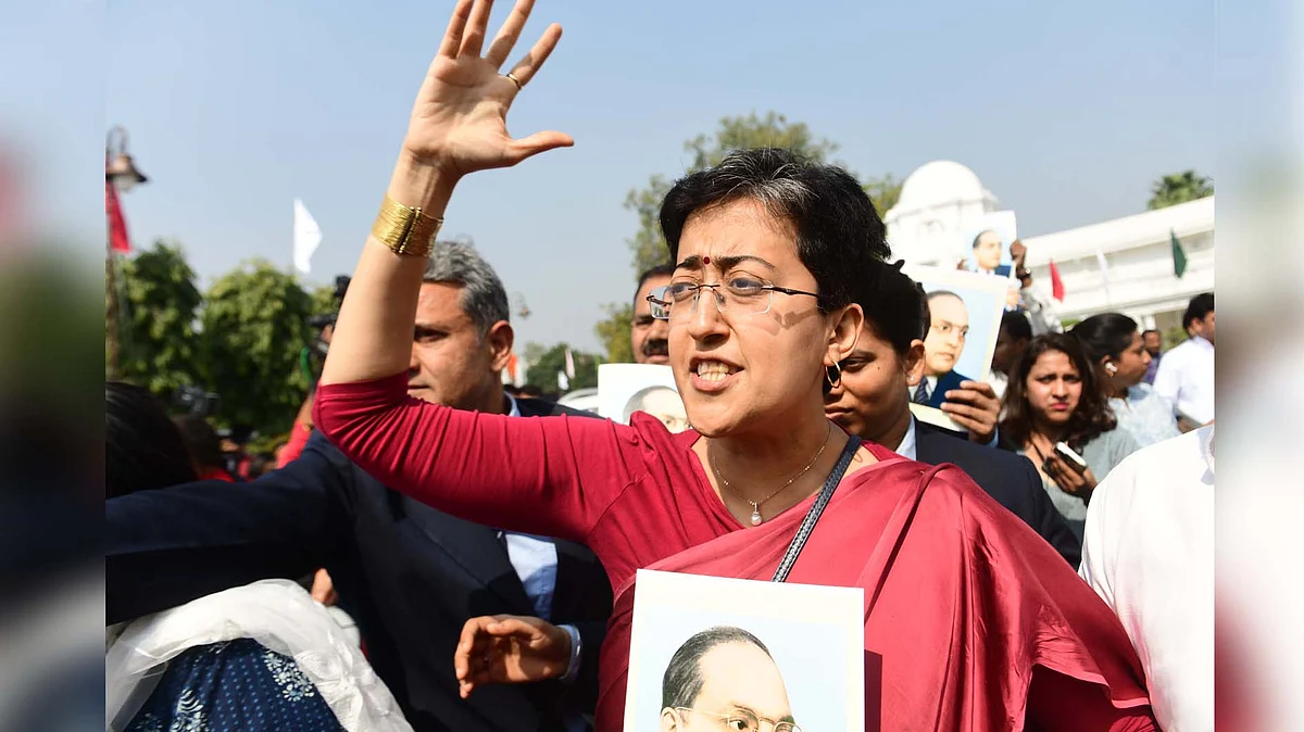 <div class="paragraphs"><p>احتجاج کرتیں آتشی / یو این آئی</p></div>