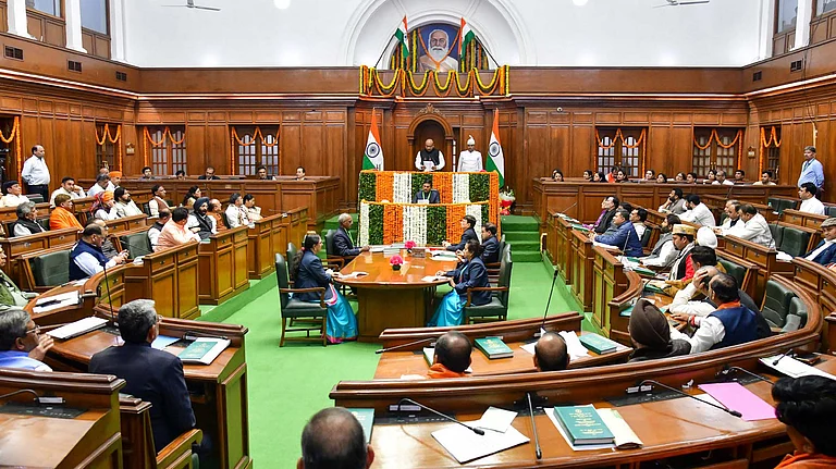 'گولڈ کارڈ' کے تحت باصلاحیت ہندوستانی طلبا کو نوکری پر رکھیں، امریکی کمپنیوں کو ٹرمپ کی ہدایت