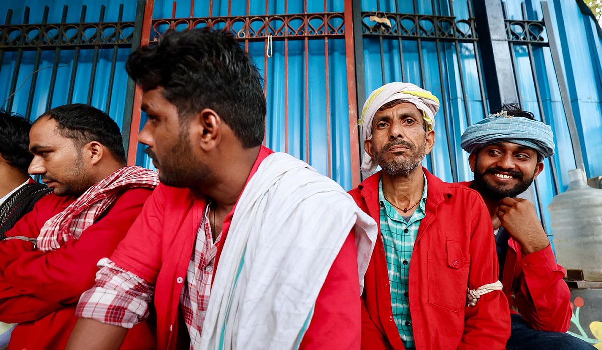 راہل گاندھی کی نئی دہلی ریلوے اسٹیشن پر قلیوں سے ملاقات، مالی مشکلات پر تشویش کا اظہار