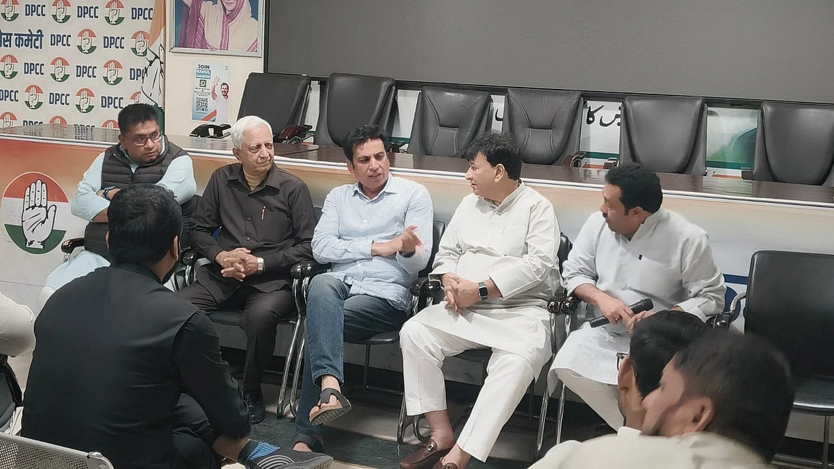 <div class="paragraphs"><p>بلاک سطح پر میٹنگ کے دوران دہلی پردیش کانگریس کمیٹی کے صدر دیویندر یادو</p></div>