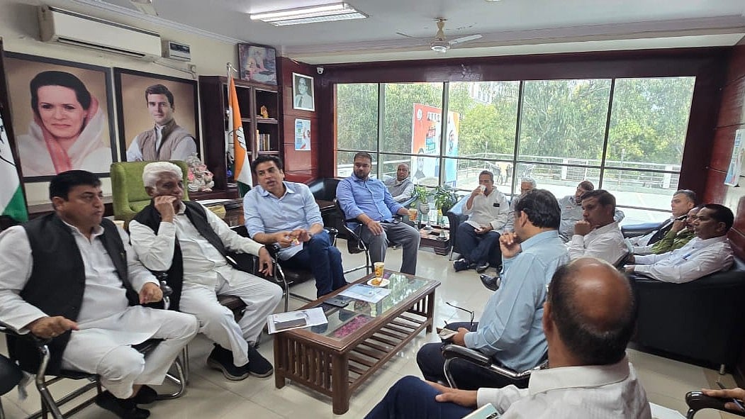 <div class="paragraphs"><p>دہلی کانگریس کے سرکردہ لیڈران میٹنگ کرتے ہوئے</p></div>