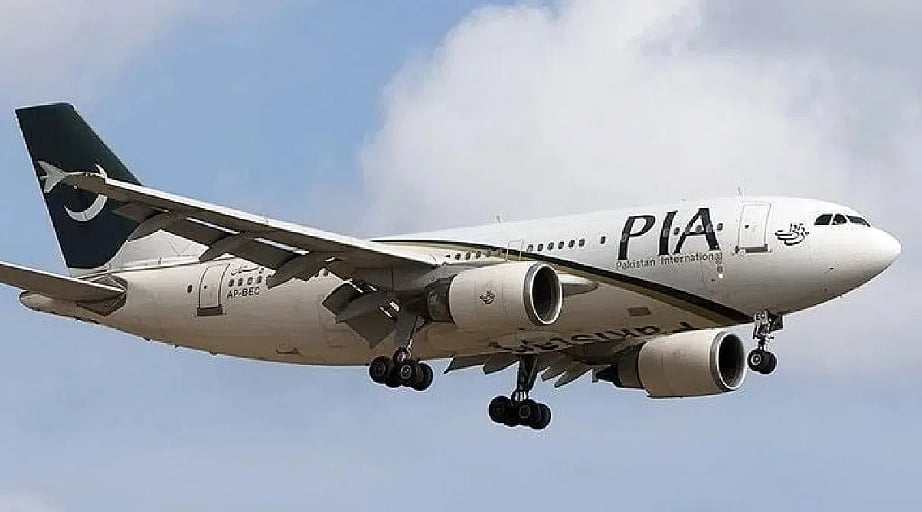 کراچی سے لاہور پہنچی ’پی آئی اے‘ کی فلائٹ کا ایک پہیہ ملا غائب، تحقیقات شروع