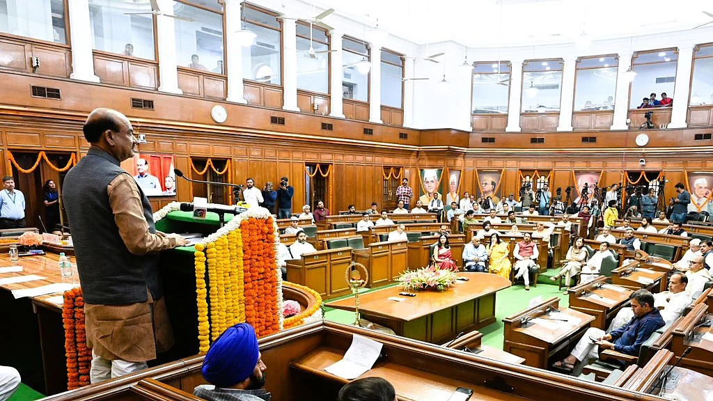 <div class="paragraphs"><p>دہلی اسمبلی میں اراکین سے خطاب کرتے ہوئے لوک سبھا اسپیکر اوم برلا، تصویر <a href="https://x.com/ombirlakota">@ombirlakota</a></p></div>