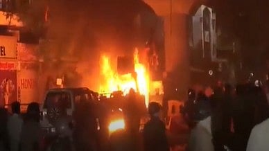 ناگپور تشدد: محال کے بعد ہنسپوری علاقے میں رات گئے ہنگامہ، مشتعل ہجوم نے کئی گاڑیوں کو جلایا