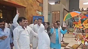 مدھیہ پردیش: ٹرانسپورٹ گھوٹالے پر کانگریس کا اسمبلی میں ہنگامہ، سی بی آئی جانچ کا مطالبہ