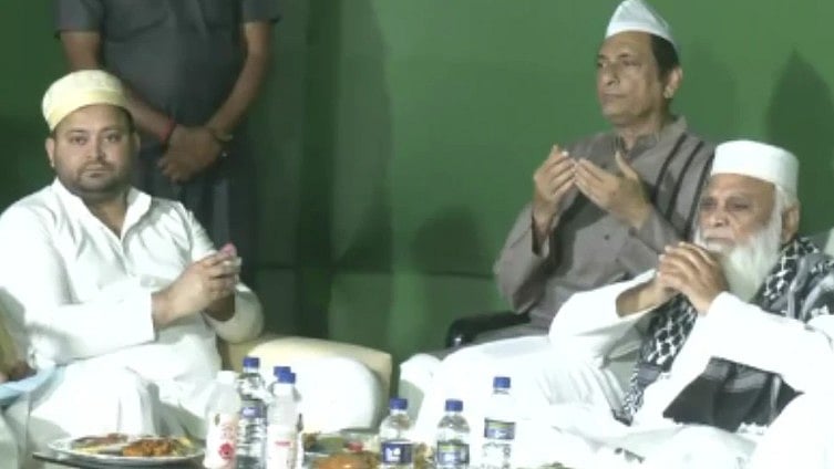 لالو یادو کی افطار پارٹی میں پشوپتی پارس ان کے ساتھ نظر آئے