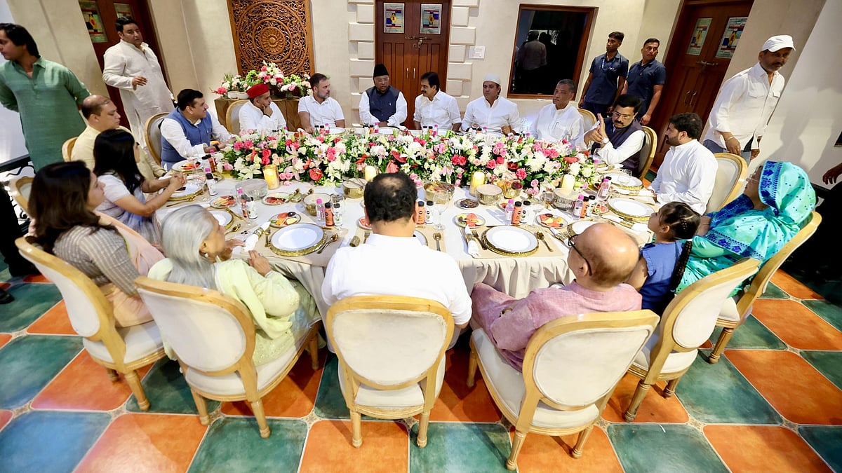 <div class="paragraphs"><p>عمران پرتاپ گڑھی کی رہائش پر افطار پارٹی کا منظر، تصویر @INCIndia</p></div>