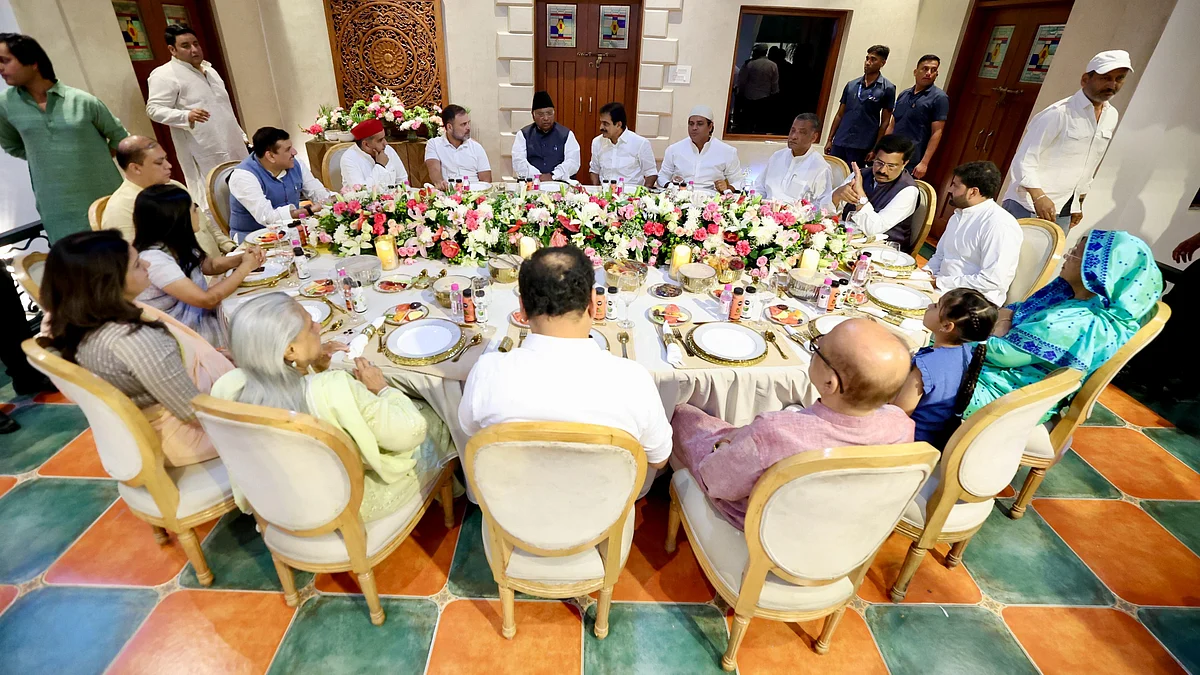 <div class="paragraphs"><p>عمران پرتاپ گڑھی کی رہائش پر افطار پارٹی کا منظر، تصویر @INCIndia</p></div>