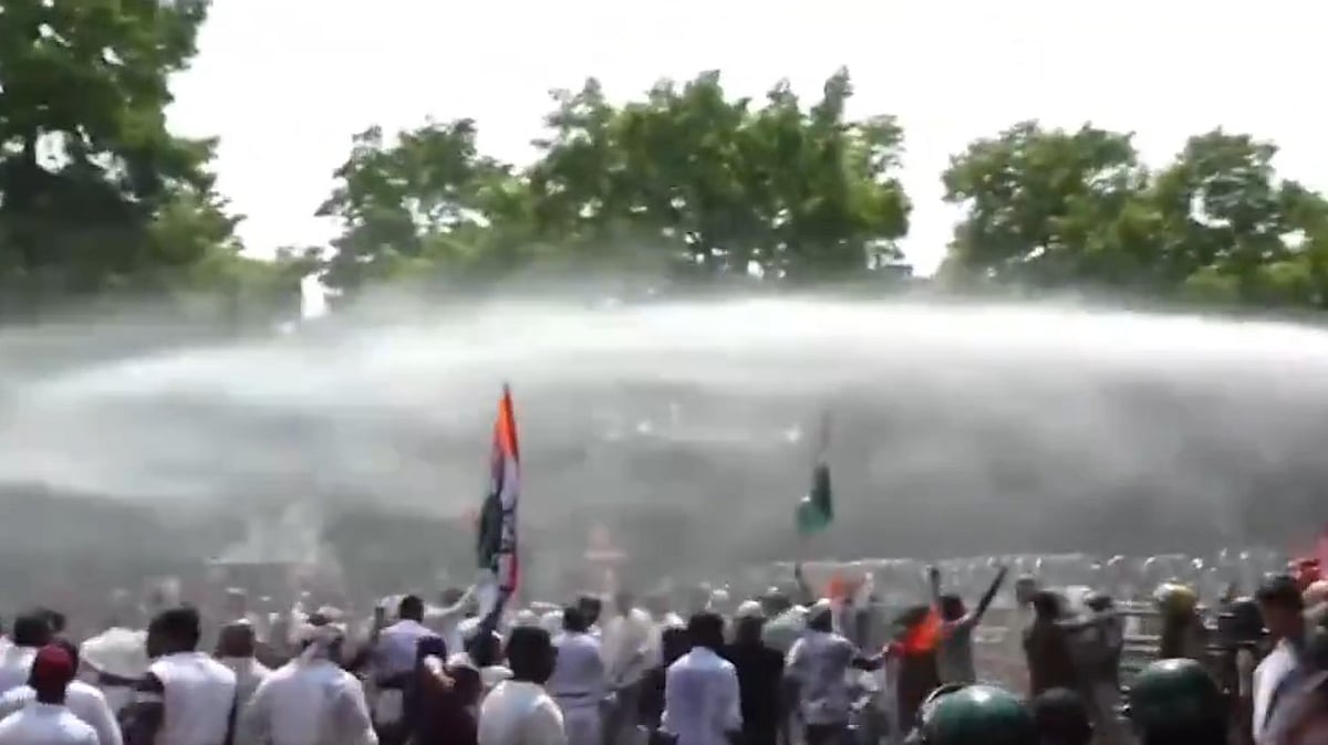 اڈیشہ: کانگریس کارکنان نے 14 اراکین اسمبلی کی معطلی کے خلاف ایوان کے باہر کیا احتجاج، لاٹھی چارج میں متعدد کارکنان زخمی