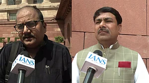 سڑکوں پر نماز پڑھنے پر پابندی کا معاملہ، اپوزیشن کا سخت ردعمل، حکومت پر تنقید