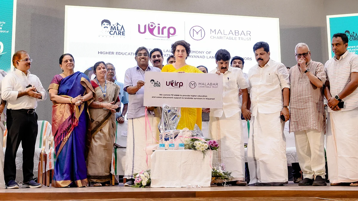 <div class="paragraphs"><p>اسکالرشپ برائے اعلیٰ تعلیم کا آغاز کرتے ہوئیں پرینکا گاندھی، تصویر @INCIndia</p></div>