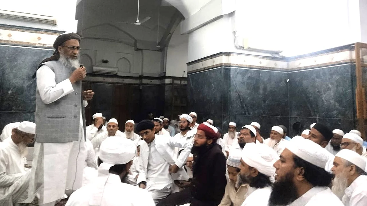 <div class="paragraphs"><p>روح پرور مجلس کا منظر</p></div>