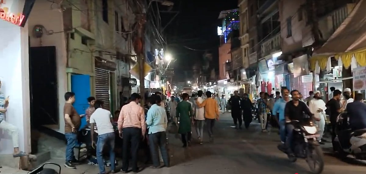 <div class="paragraphs"><p>عالم گنج کی اہم سڑک کا نظارہ</p></div>