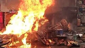 گجرات: بناسکانٹھا واقع پٹاخہ فیکٹری میں دلدوز دھماکہ، 18 افراد کی دردناک موت، کئی زخمی