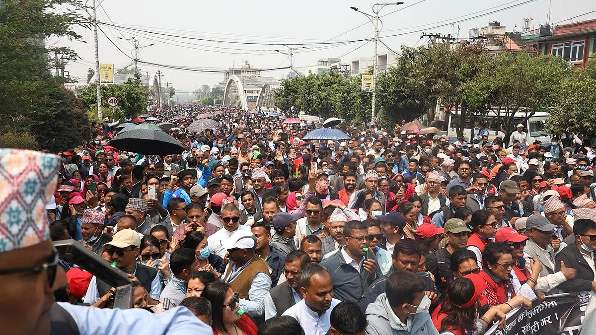 <div class="paragraphs"><p>’نئے اسکول ایجوکیشن ایکٹ‘ کے مطالبے کو لے کر نیپال میں احتجاج کر رہے اساتذہ۔ تصویر @RONBupdates</p></div>