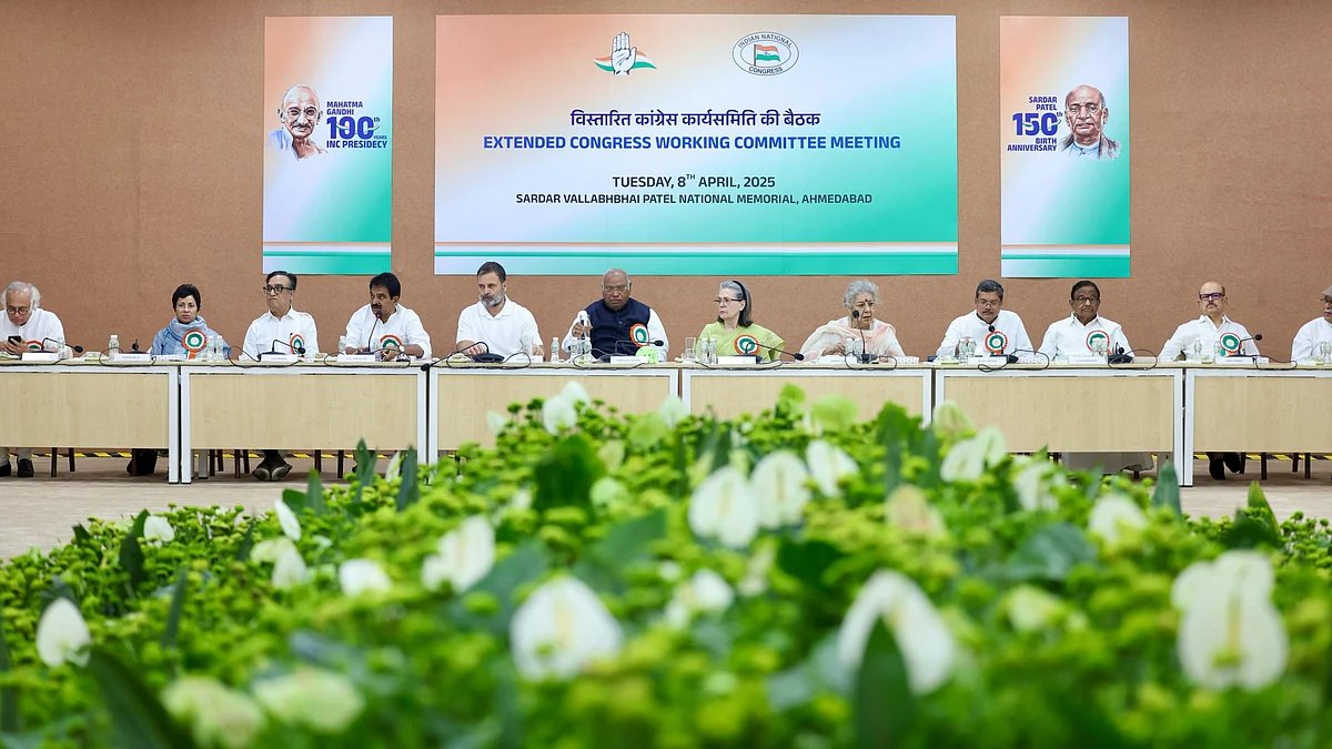 <div class="paragraphs"><p>احمد آباد میں منعقد سی ڈبلیو سی میٹنگ کا منظر، تصویر @INCIndia</p></div>