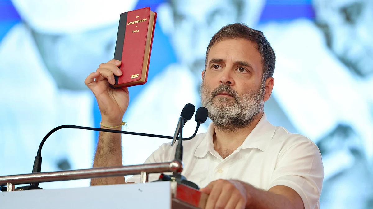 <div class="paragraphs"><p>راہل گاندھی احمد آباد میں کانگریس کے نیشنل کنونشن سے خطاب کرتے ہوئے، تصویر @INCIndia</p></div>