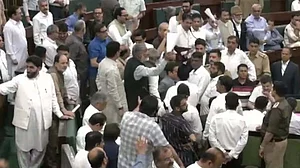 جموں و کشمیر اسمبلی میں وقف قانون پر شدید ہنگامہ، بی جے پی اور عام آدمی پارٹی کے ارکان میں تلخ جھڑپ