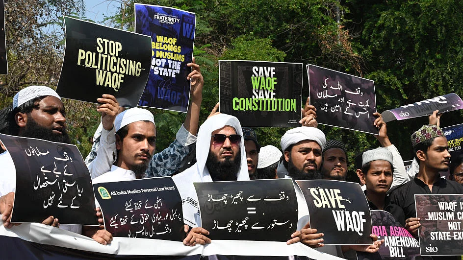 <div class="paragraphs"><p>وقف ترمیمی بل کے خلاف احتجاج کا منظر / Getty Images</p></div>