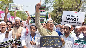 وقف قانون مخالف تحریک مفاد پرستوں کے نشانے پر