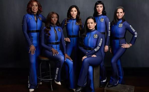 امریکی گلوکارہ کیٹی پیری سمیت 6 خواتین کریں گی خلاء کی سیر، تاریخ رقم کرنے کی تیاری