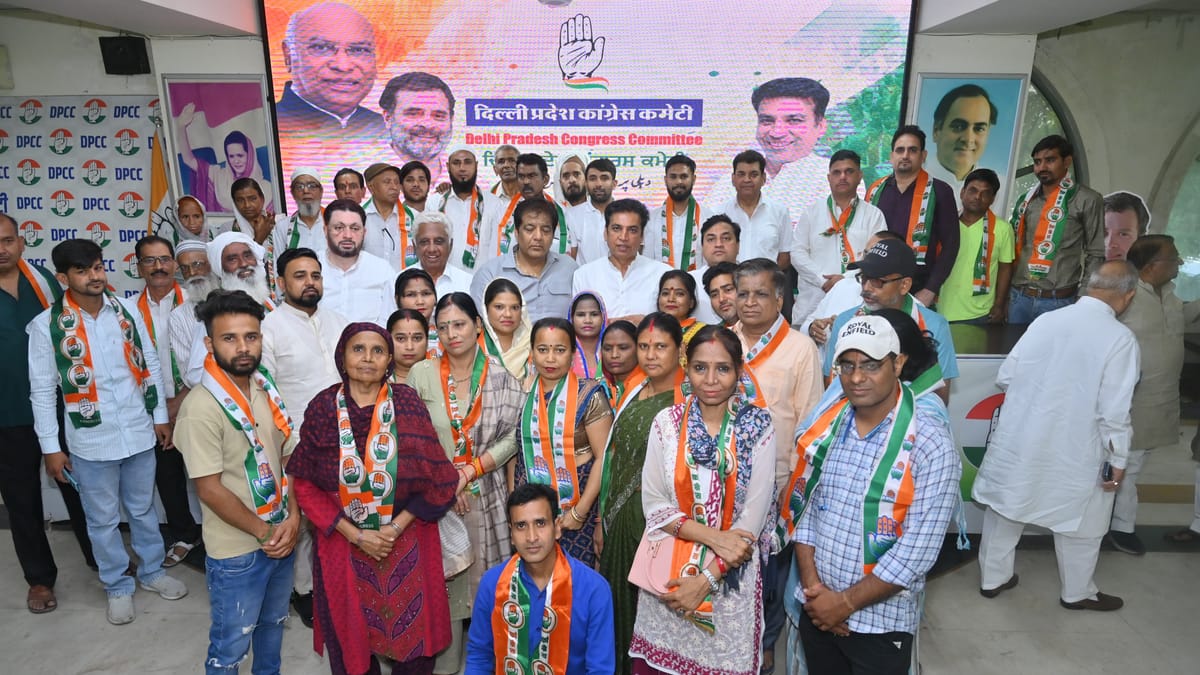 <div class="paragraphs"><p>کانگریس میں شامل عآپ اور بی جے پی کے لیڈران و کارکنان</p></div>