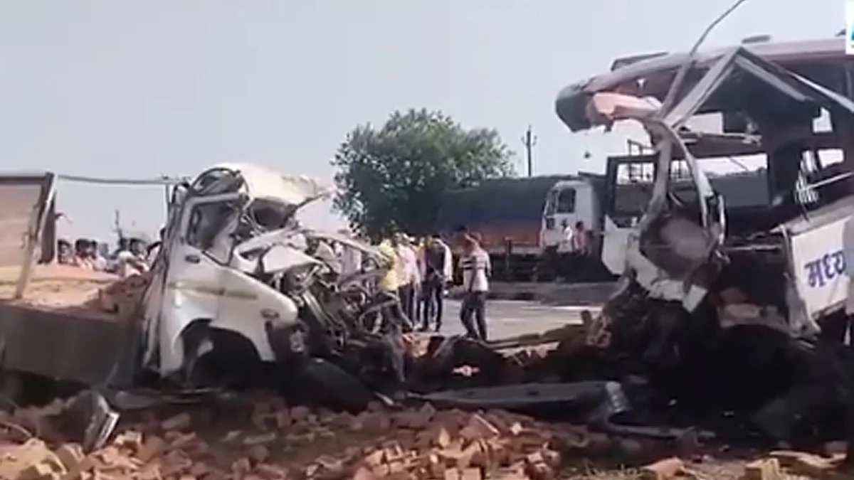 <div class="paragraphs"><p>بلڈھانا سڑک حادثے کاخوفناک منظر/ویڈیو گریب</p></div>