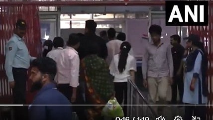 لکھنؤ کے لوک بندھو اسپتال کے آئی سی یو سمیت تین وارڈوں میں آگ لگی، تمام مریض محفوظ