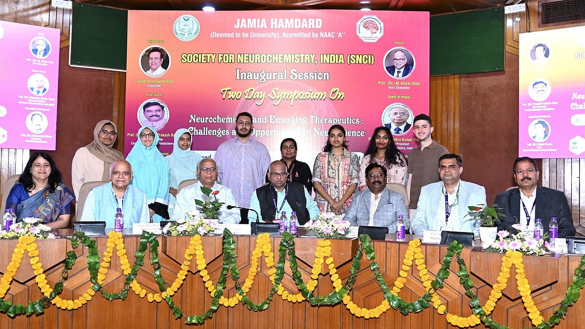 <div class="paragraphs"><p>2 روزہ سمپوزیم کا منظر</p></div>