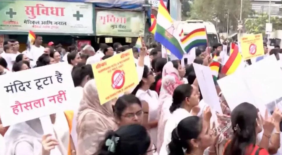 ممبئی: ’مندر ٹوٹا ہے، حوصلہ نہیں‘، ناراض جین برادری نے انتظامیہ کے خلاف نکالی ریلی، کانگریس نے کی حمایت