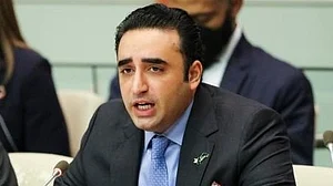 شہبا ز حکومت پر خطرے کے بادل: بلاول نے مسلم لیگ (ن) کی حکومت سے اتحاد ختم کرنے کی دی دھمکی